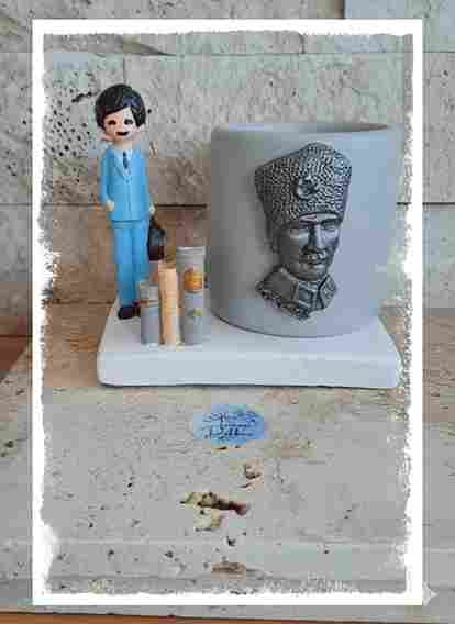 Erkek Figürlü Atatürk Kalemlik 